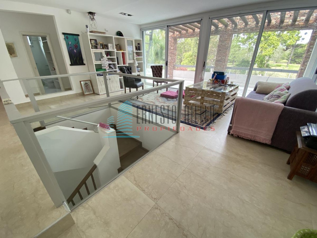 A. VENTA Espectacular CASA en Dos Plantas en Fincas de Iraola