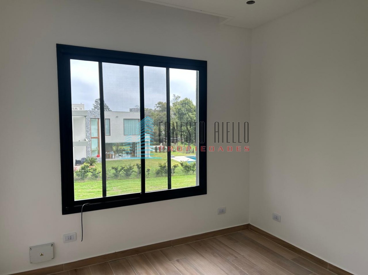CASA EN VENTA CUATRO AMBIENTES CON PISCINA