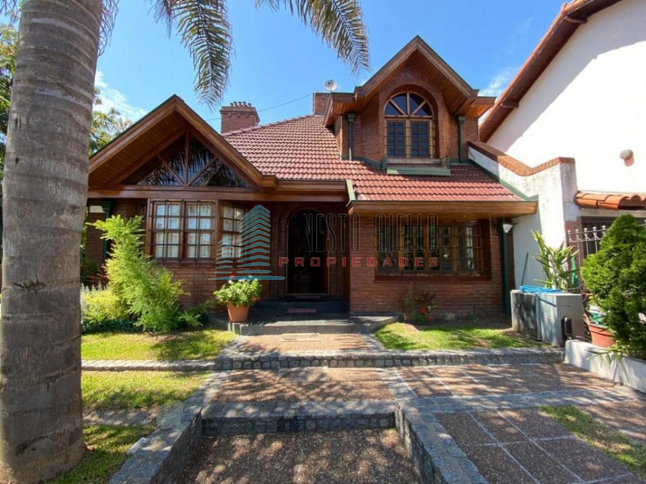 A. Casa en Venta Barrio Parque Bernal