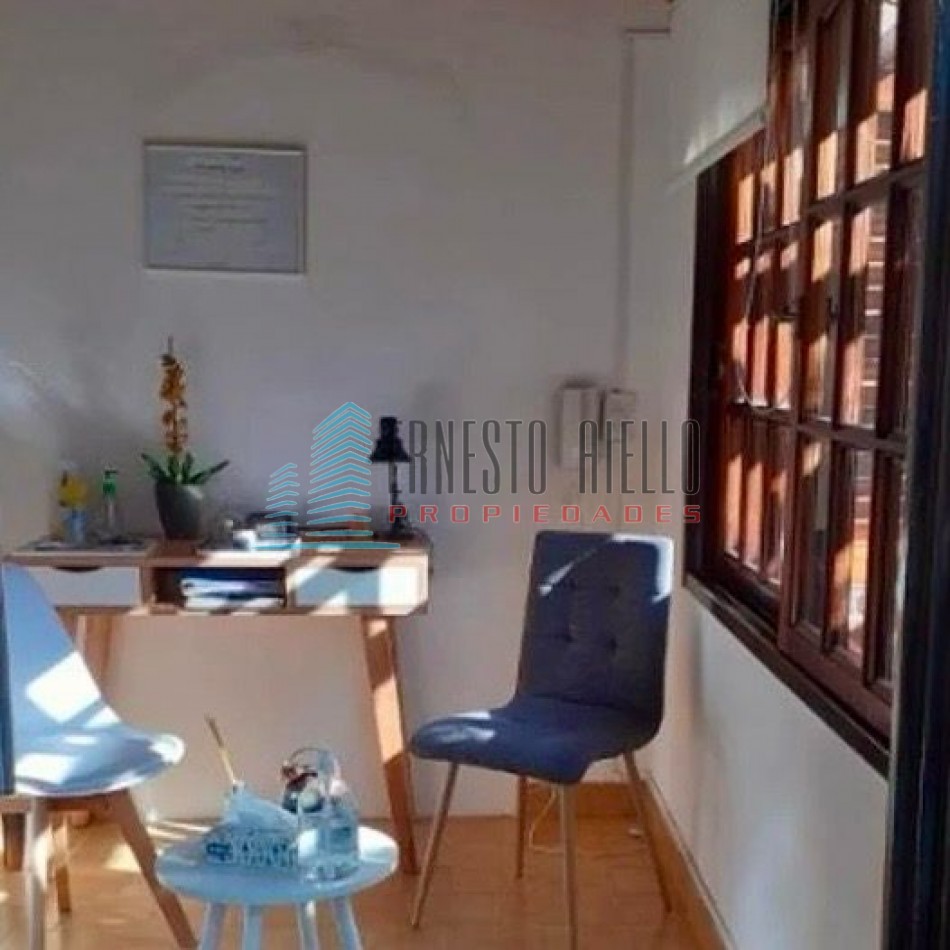 A. VENTA Impecable PH Tres Ambientes con Cochera - Excelente Ubicacion