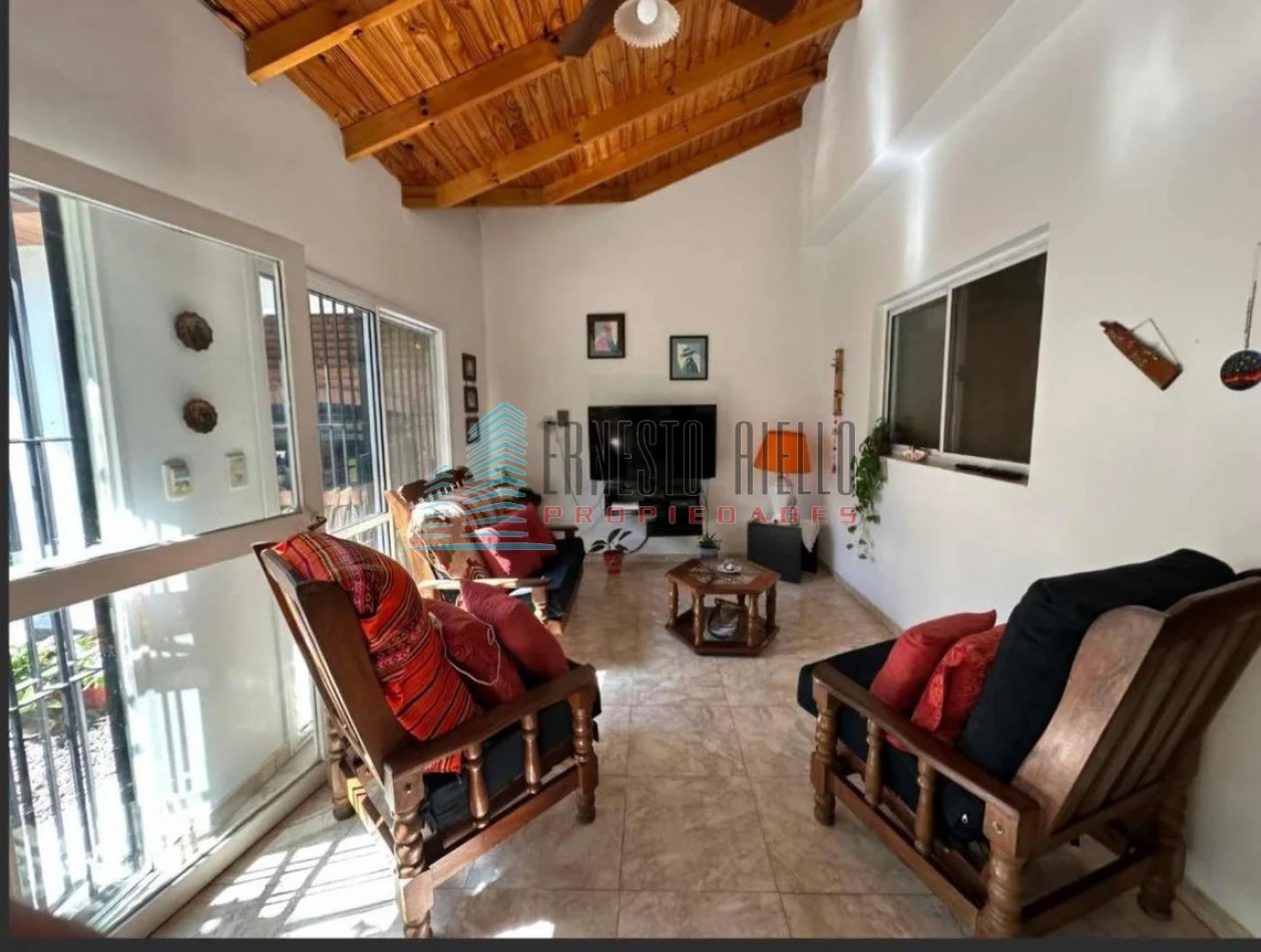 Am. VENTA Excelente Casa de 3 Ambientes con Cochera - Quilmes Oeste