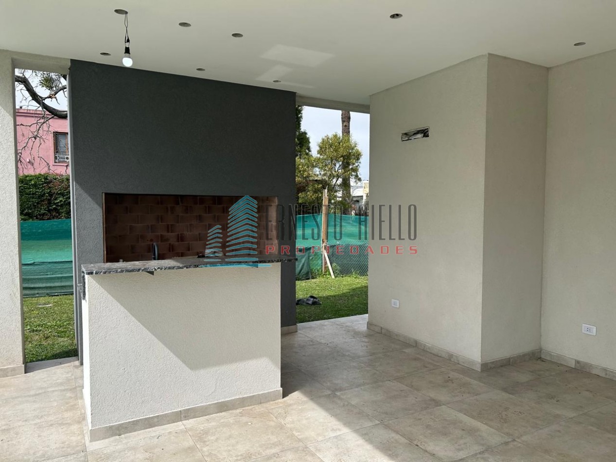 CASA EN VENTA CUATRO AMBIENTES CON PISCINA