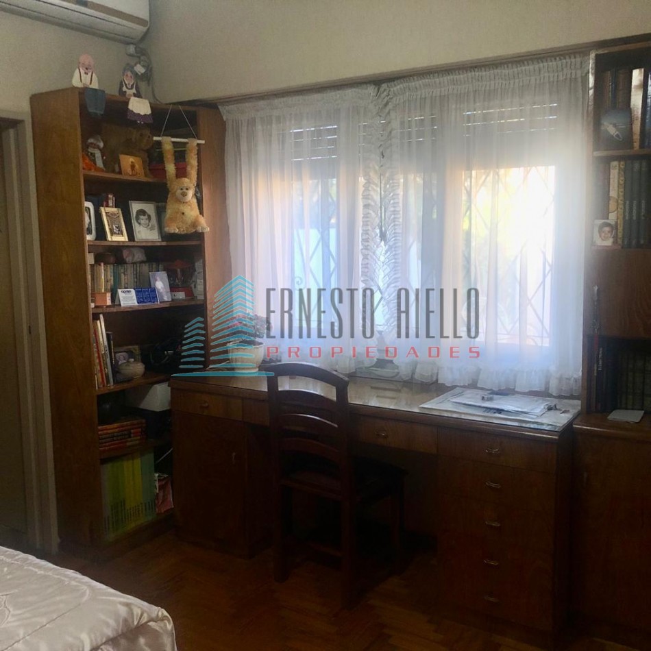 Excelente Casa con Cochera - Piscina en Quilmes Oeste - Apta Credito