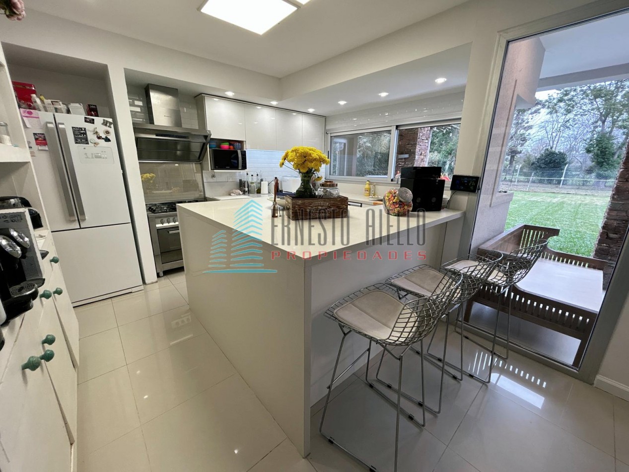 A. VENTA Espectacular CASA en Dos Plantas en Fincas de Iraola