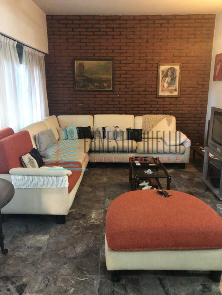 A VENTA Impecable Casa en en dos plantas con Piscina- Ranelagh