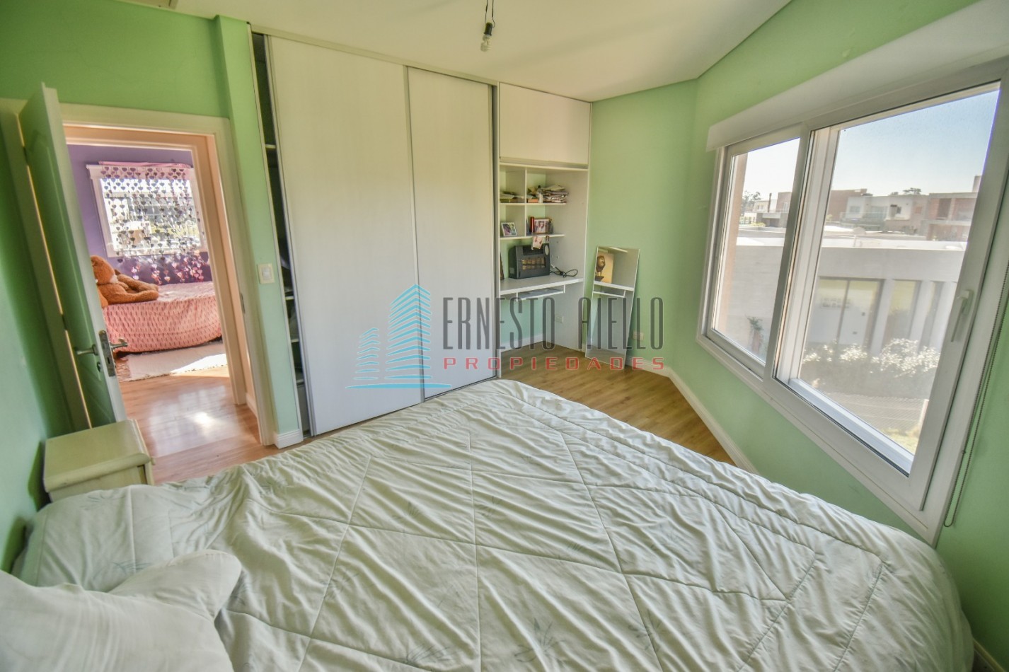 Impecable Piso Venta con dos cocheras -Quilmes Centro