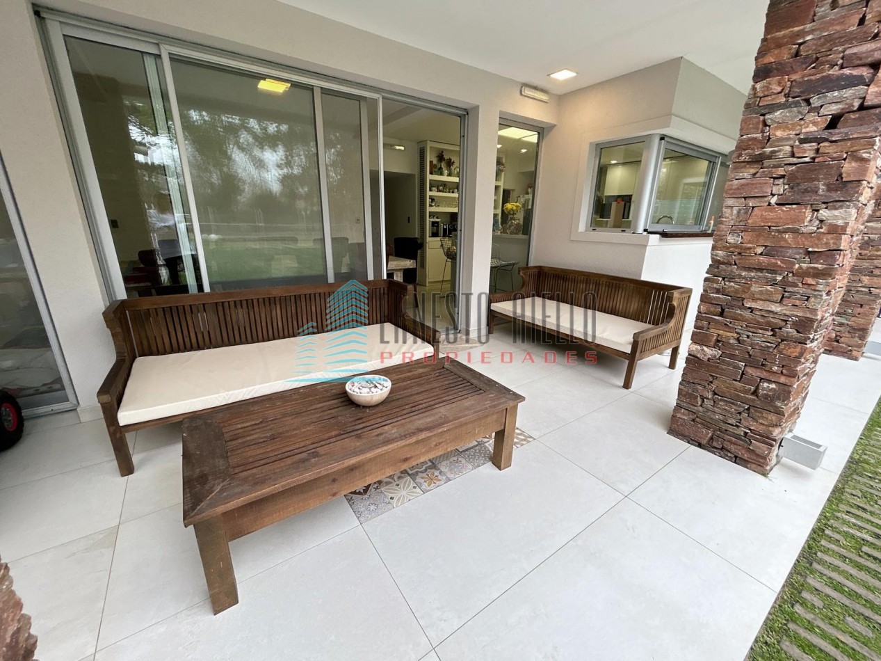 A. VENTA Espectacular CASA en Dos Plantas en Fincas de Iraola