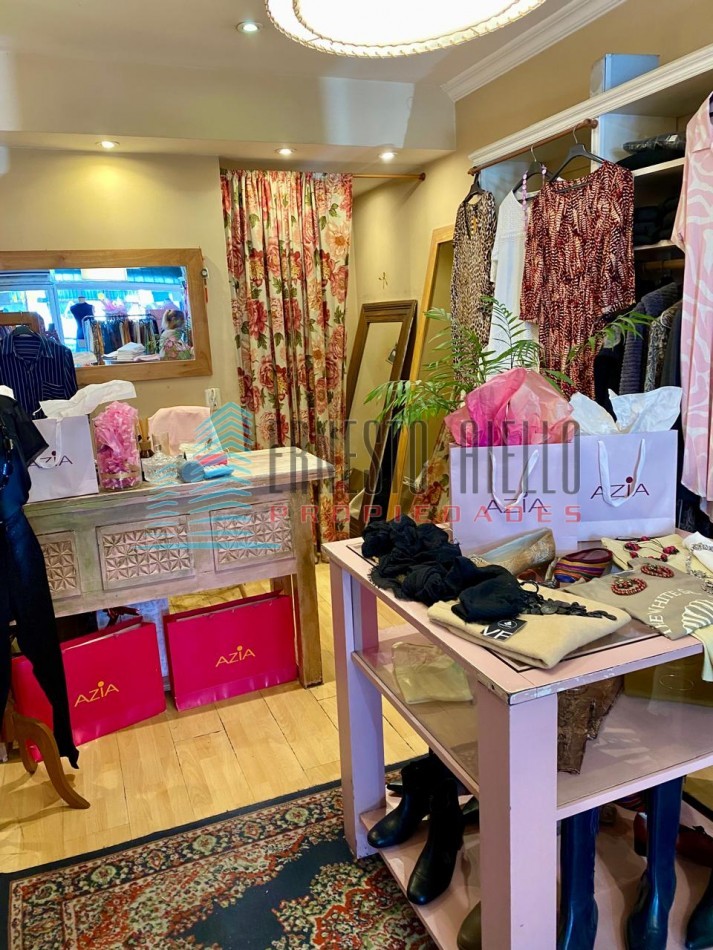 A. VENTA FONDO DE COMERCIO ROPA FEMENINA- EXCELENTE UBICACION BERNAL