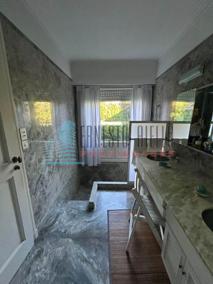VENTA CASA 6 AMB EN 1 PLANTA S/2 LOTES - 748M2 - PISCINA