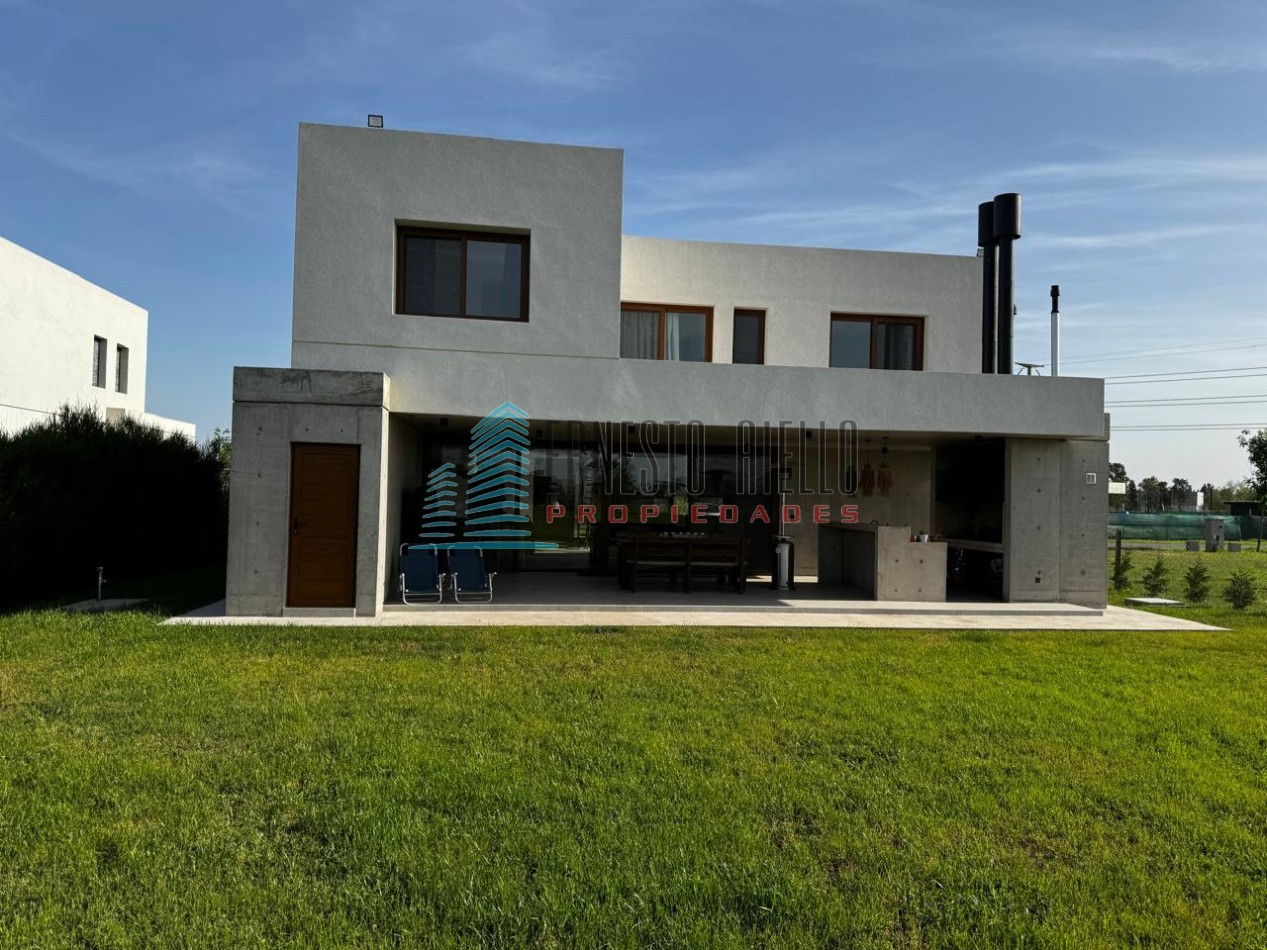 Espectacular Casa en Venta de Cinco Ambientes en Puerto Nizuc-Guillermo Hudson