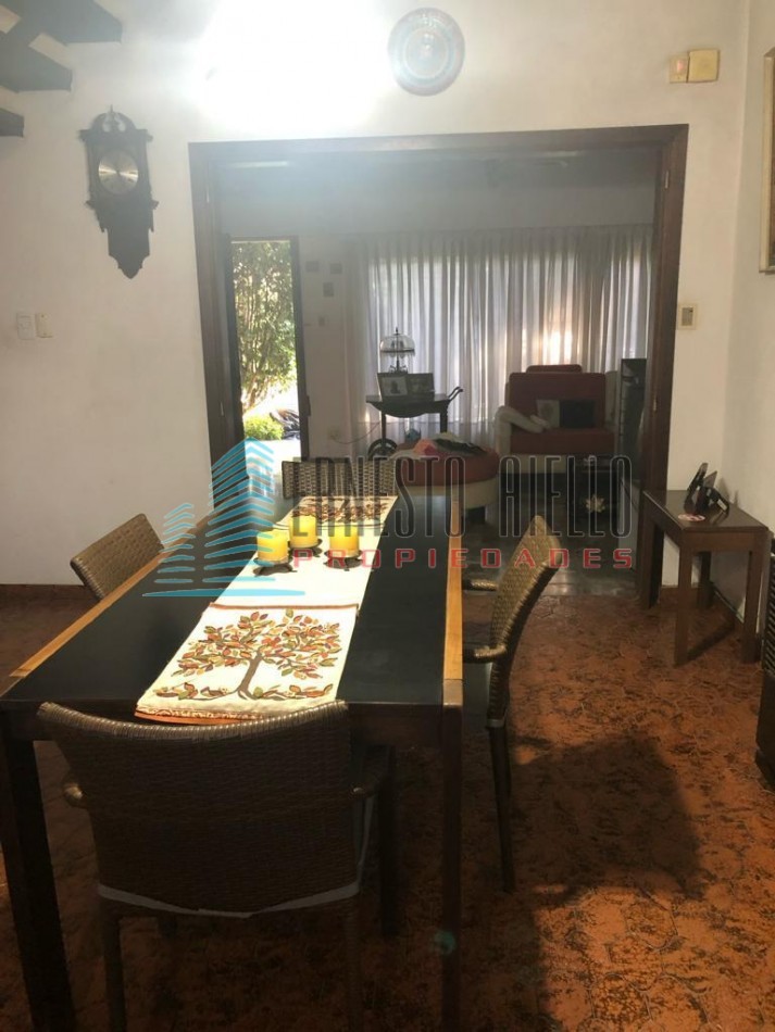 A VENTA Impecable Casa en en dos plantas con Piscina- Ranelagh