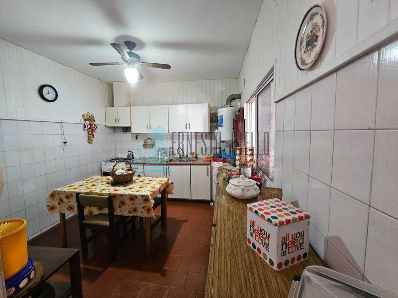 Am. VENTA Excelente Casa de 3 Ambientes con Cochera - Quilmes Oeste