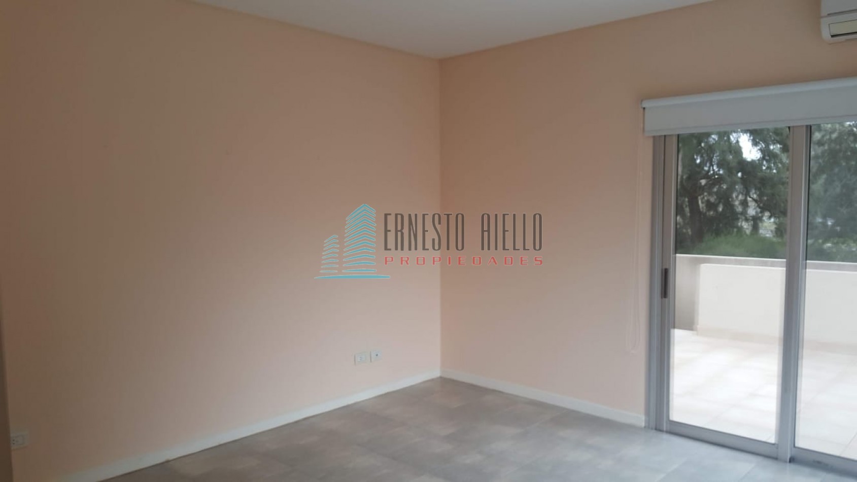 A. ALQUILER Impecable Casa en Abril Club de Campo