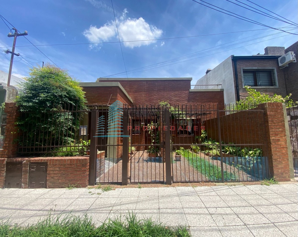 A. VENTA Impecable PH Tres Ambientes con Cochera - Excelente Ubicacion