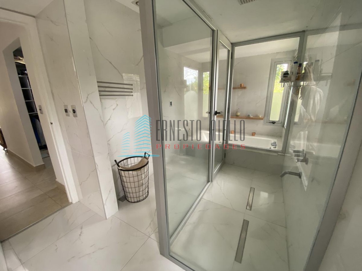 A. VENTA Espectacular CASA en Dos Plantas en Fincas de Iraola