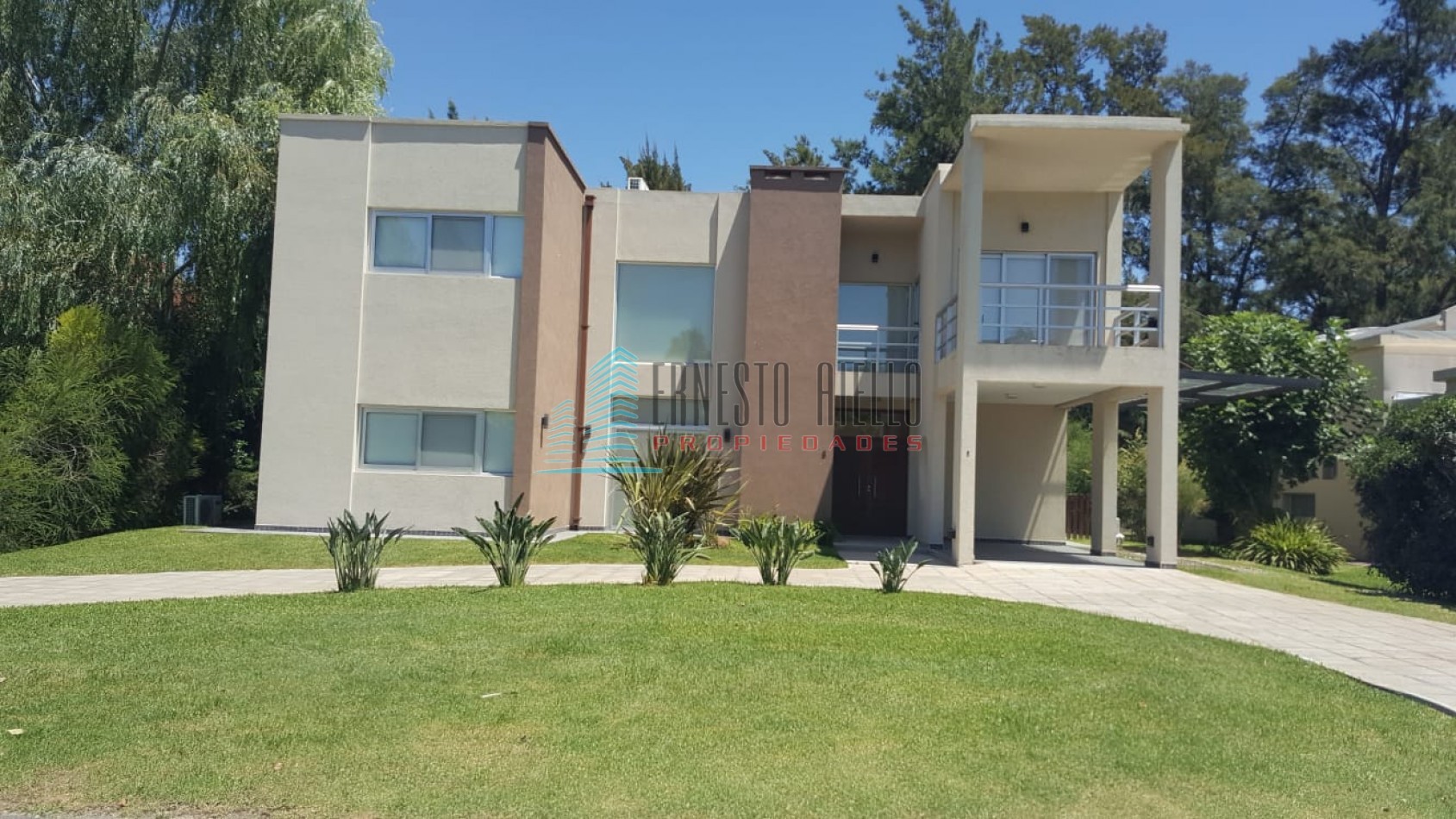 A. ALQUILER Impecable Casa en Abril Club de Campo