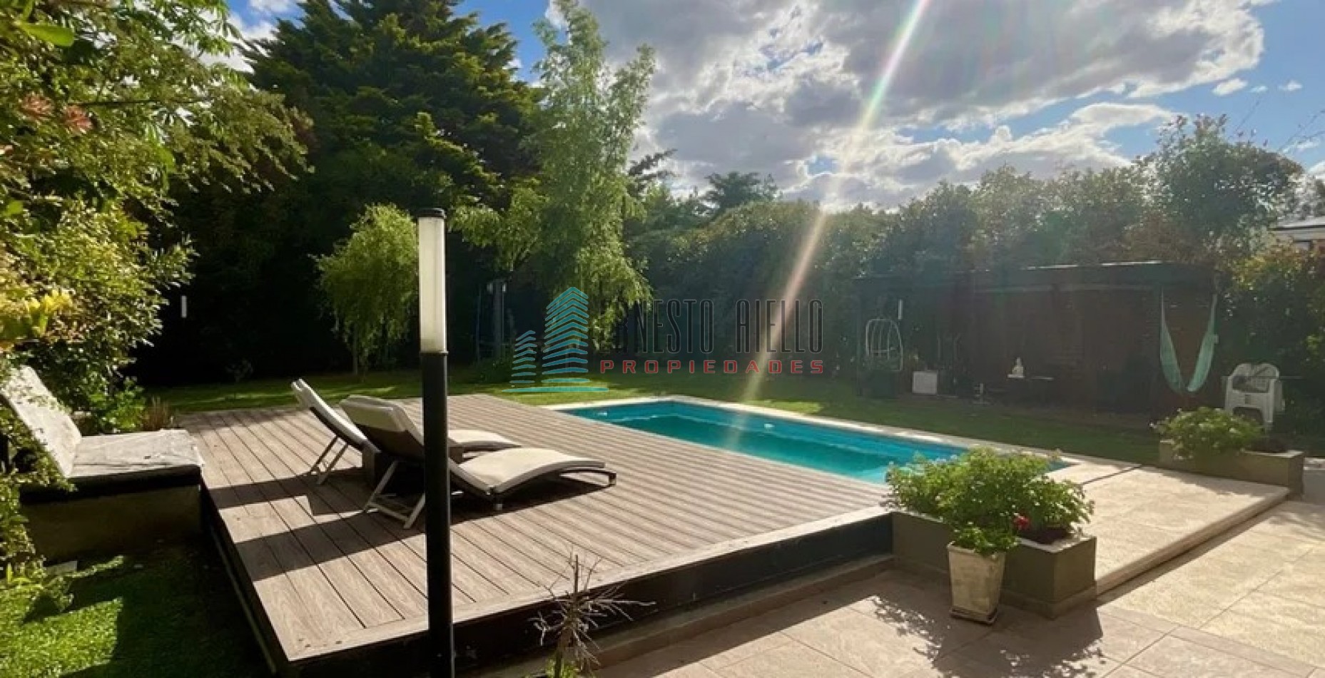 A. Impecable Casa en Venta en Barrio Las Acacias con Piscina