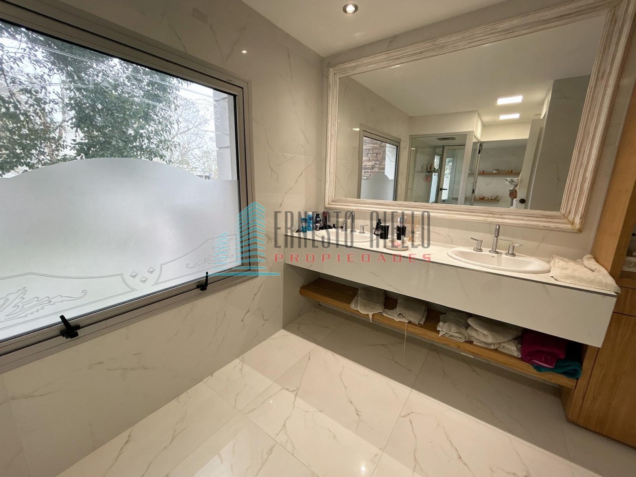 A. VENTA Espectacular CASA en Dos Plantas en Fincas de Iraola