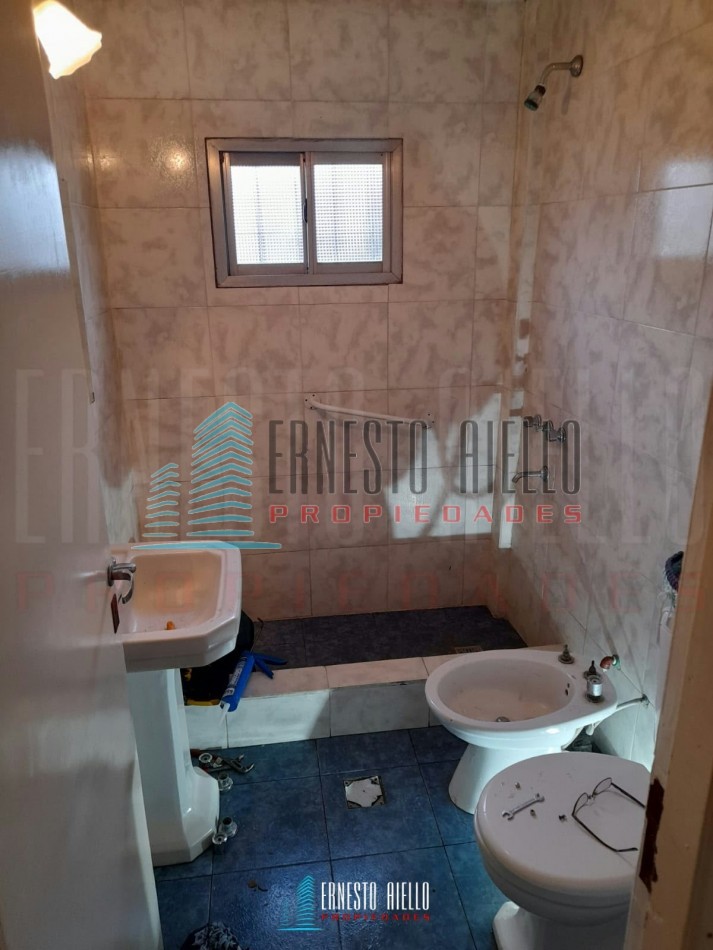 VENTA CASA 3 AMB. C/COCHERA, PATIO Y LAVADERO INDEPENDIENTE. BERAZATEGUI