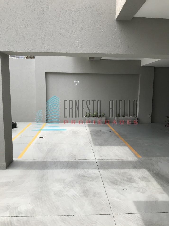 Impecable Piso Venta con dos cocheras -Quilmes Centro