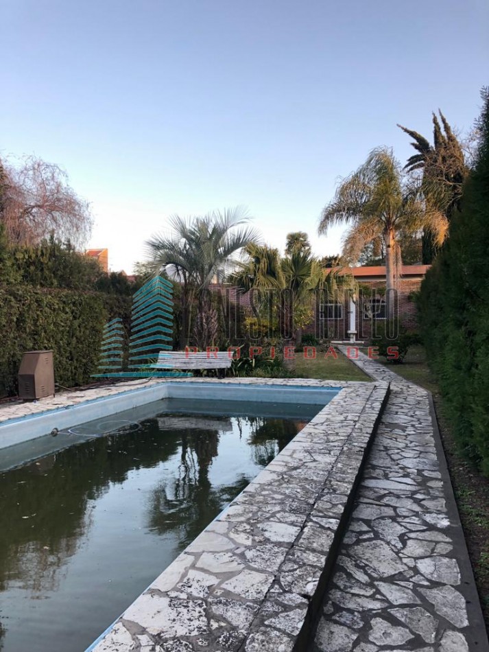 A VENTA Impecable Casa en en dos plantas con Piscina- Ranelagh