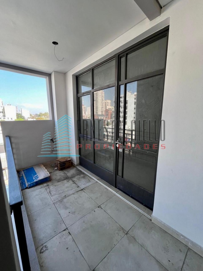 A. ALQUILER DEPARTAMENTO DE DOS AMBIENTES CON BALCON EN QUILMES CENTRO.