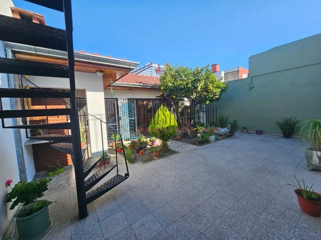 Am. VENTA Excelente Casa de 3 Ambientes con Cochera - Quilmes Oeste