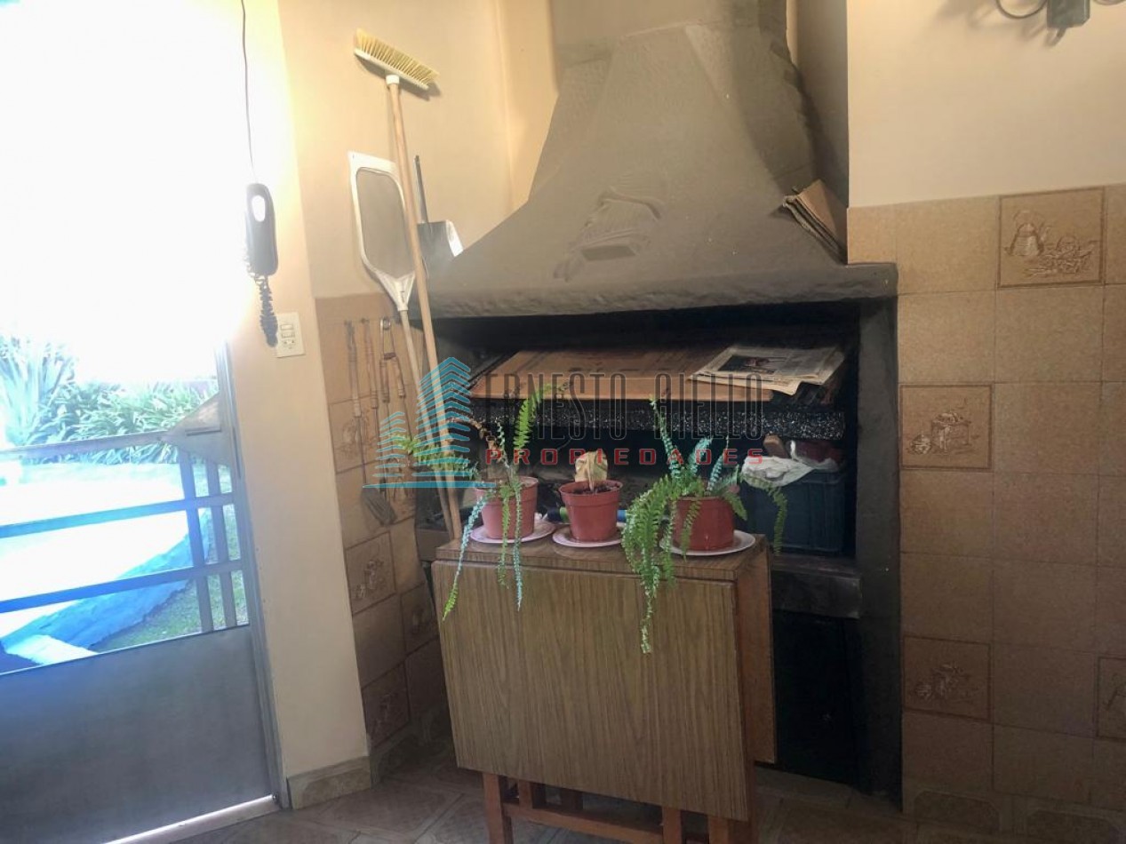 Excelente Casa con Cochera - Piscina en Quilmes Oeste - Apta Credito