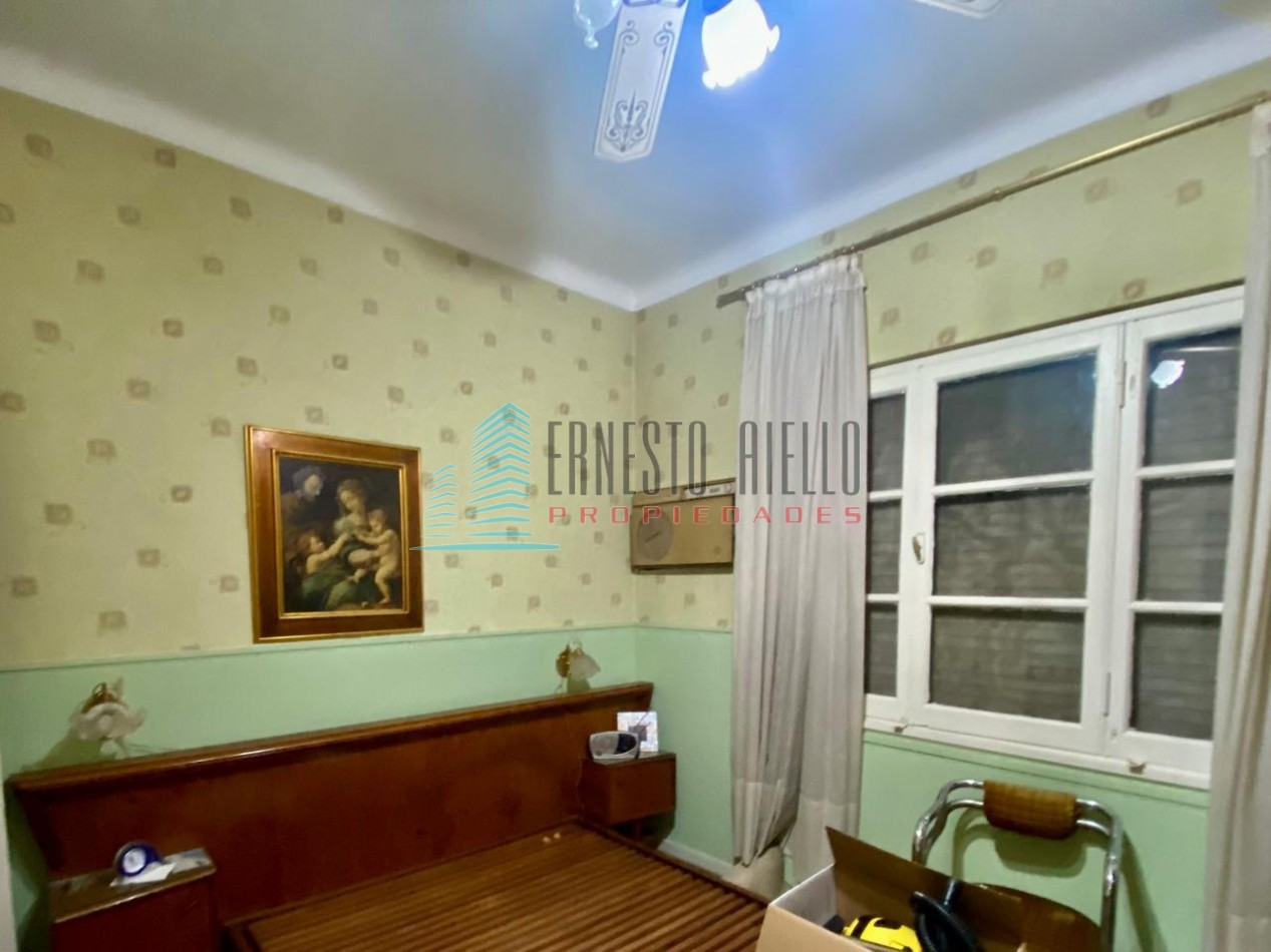 A. VENTA Casa tres ambientes gran terreno con casa pequeña atras - Bernal Oeste