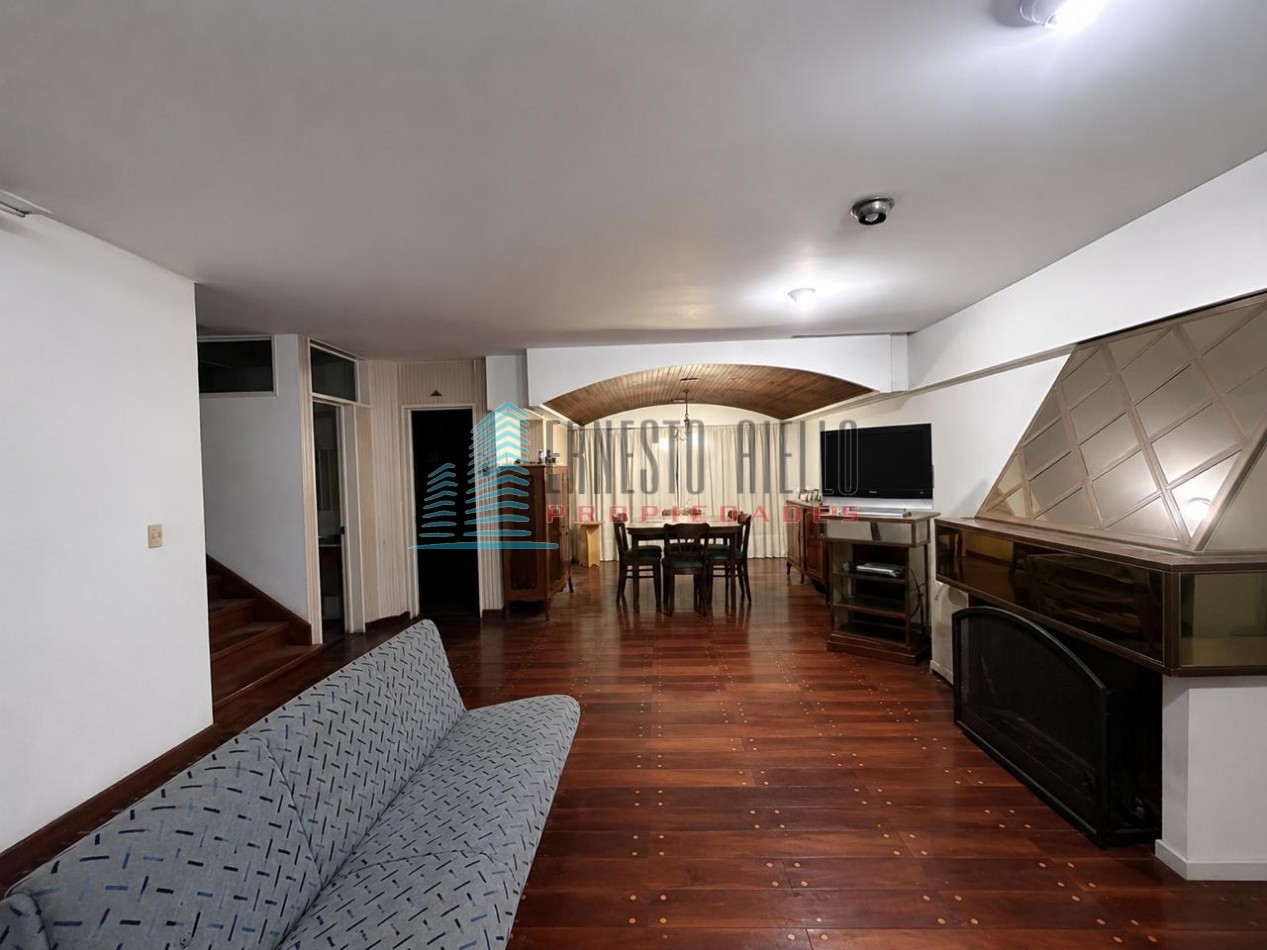 VENTA IMPECABLE CASA DOS PLANTAS CON PARQUE- ZONA RESIDENCIAL 