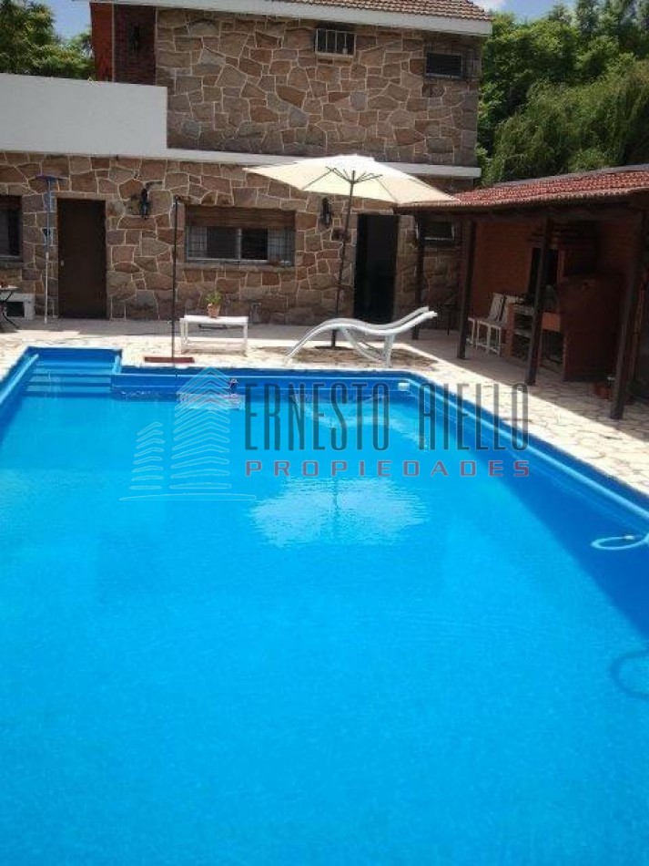 A VENTA Impecable Casa en en dos plantas con Piscina- Ranelagh