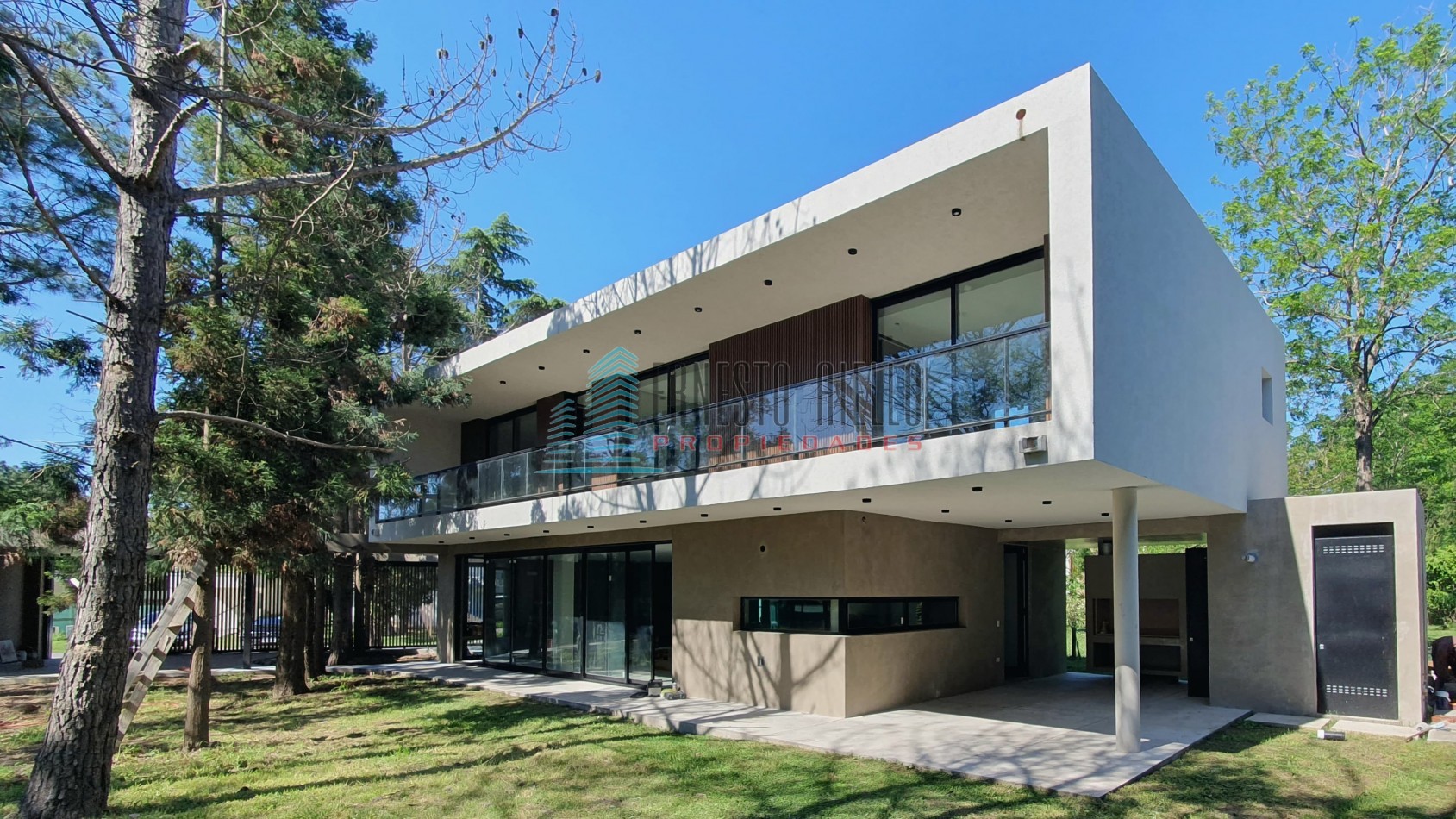 A. Casa en Venta 4 Ambientes Greenville con Piscina