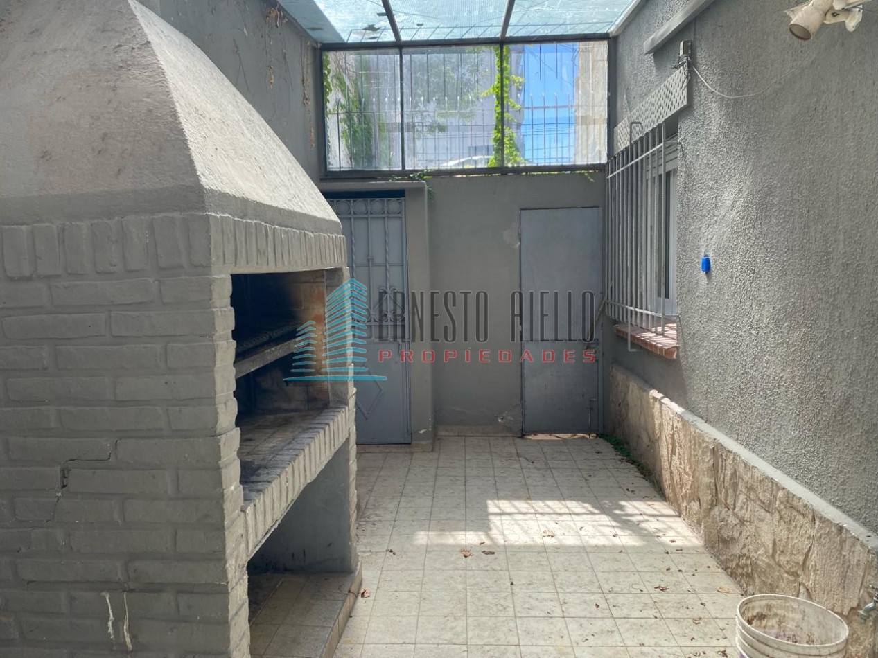 VENTA CASA 4 Ambientes Excelente Ubicacion 