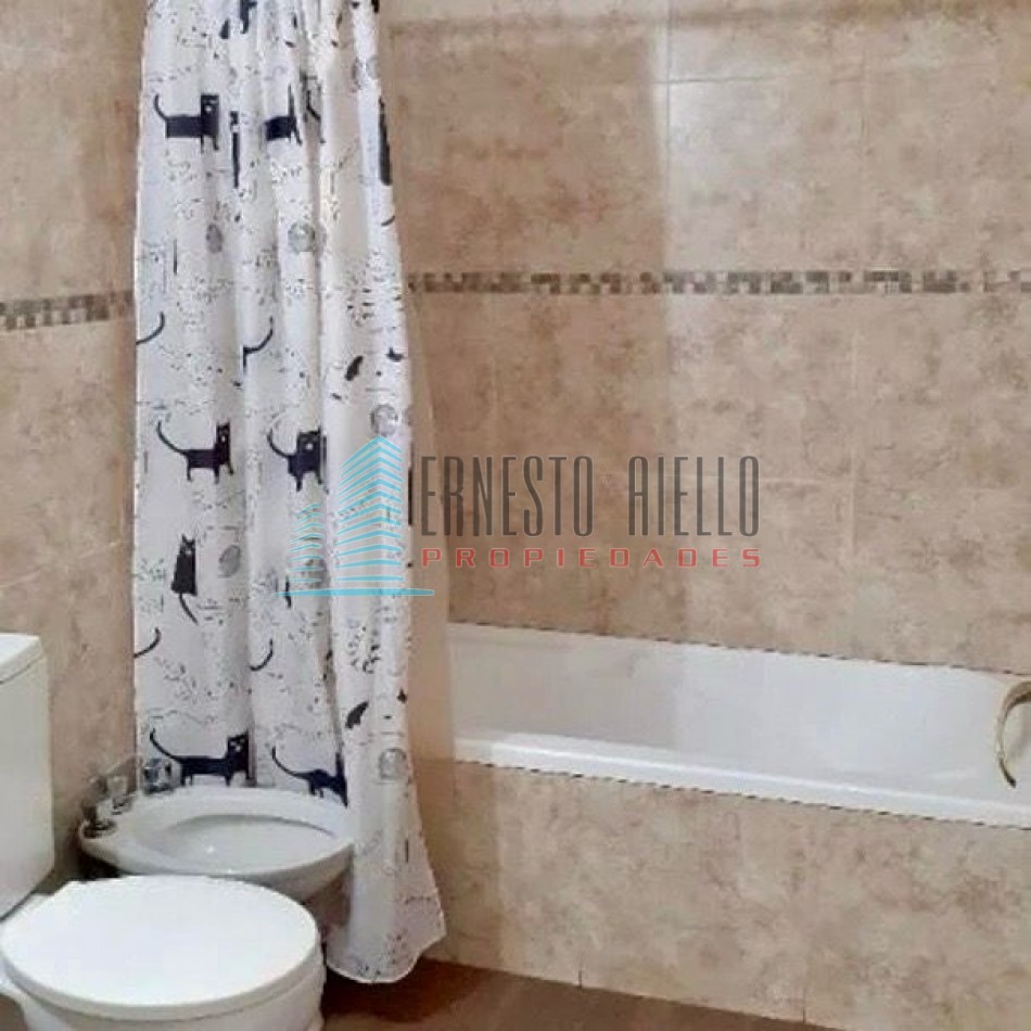 A. VENTA Impecable PH Tres Ambientes con Cochera - Excelente Ubicacion