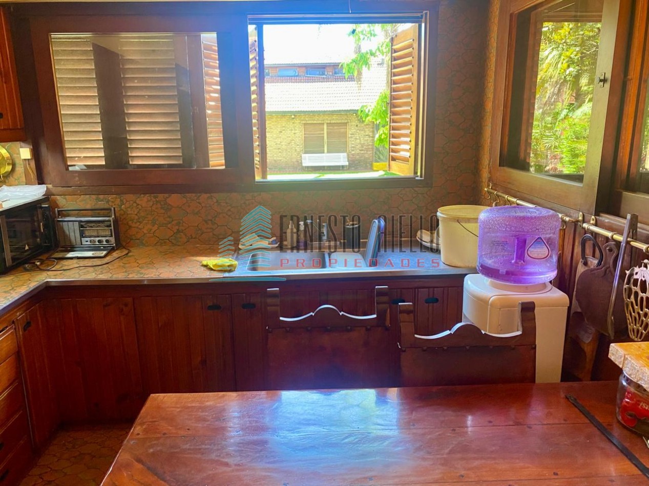 VENTA Casa con Estilo, Parque, Quincho y Depto. Independiente - Todo en una misma propiedad