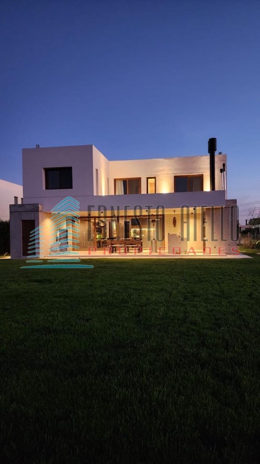 Espectacular Casa en Venta de Cinco Ambientes en Puerto Nizuc-Guillermo Hudson