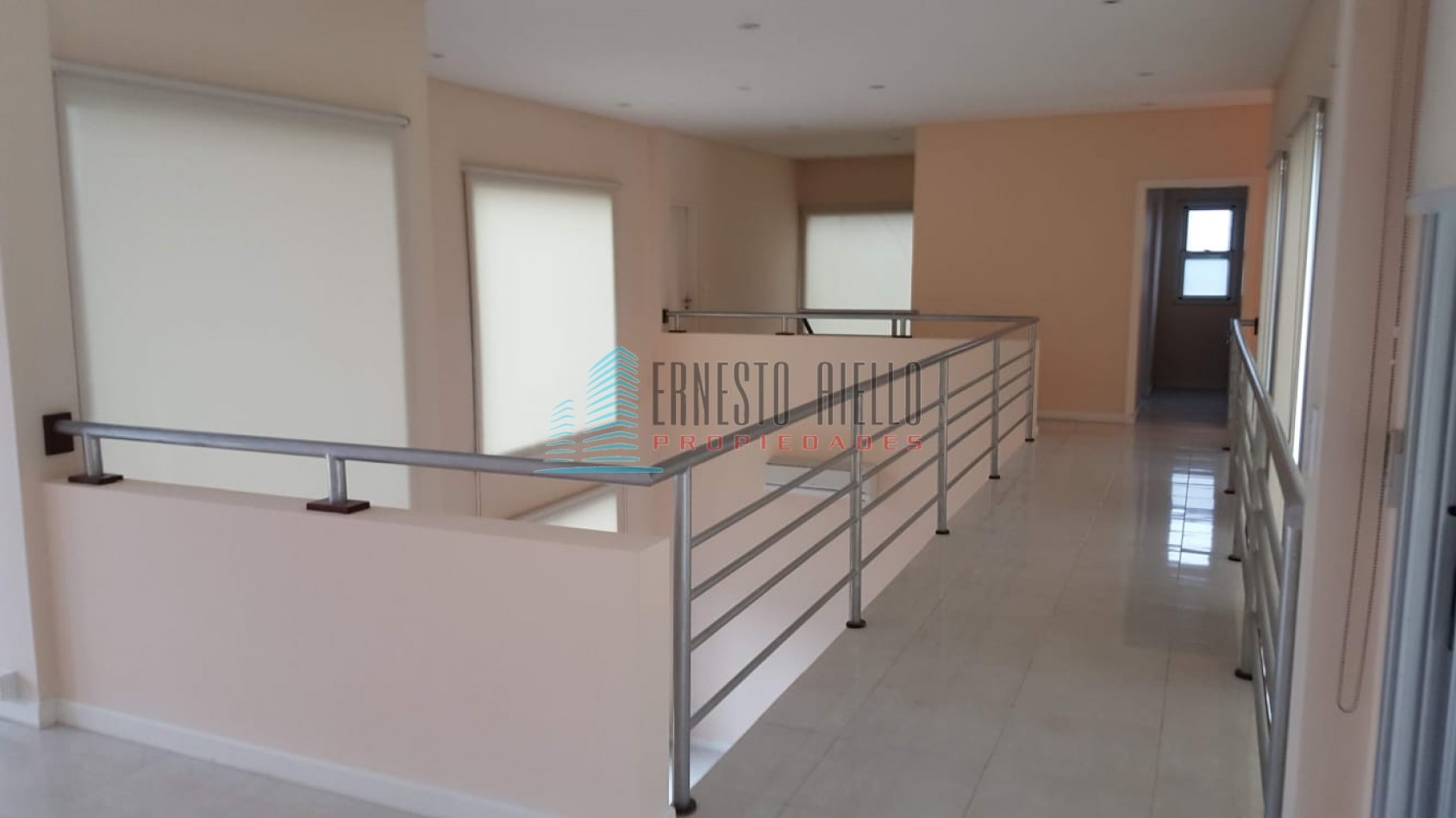 A. ALQUILER Impecable Casa en Abril Club de Campo