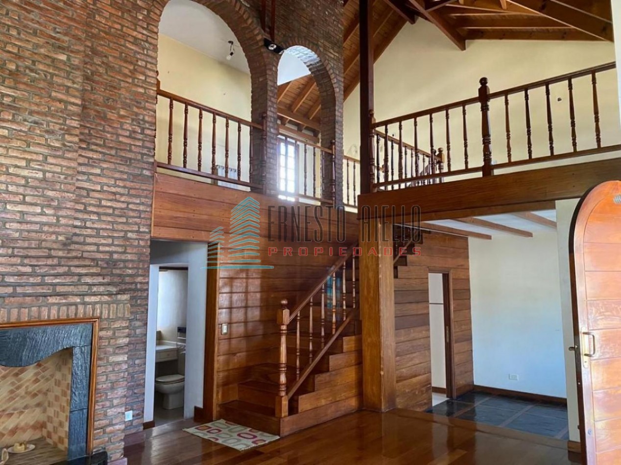 A. Casa en Venta Barrio Parque Bernal