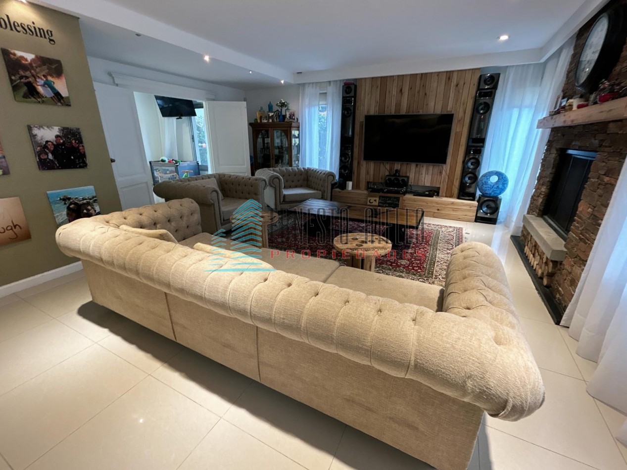 A. VENTA Espectacular CASA en Dos Plantas en Fincas de Iraola