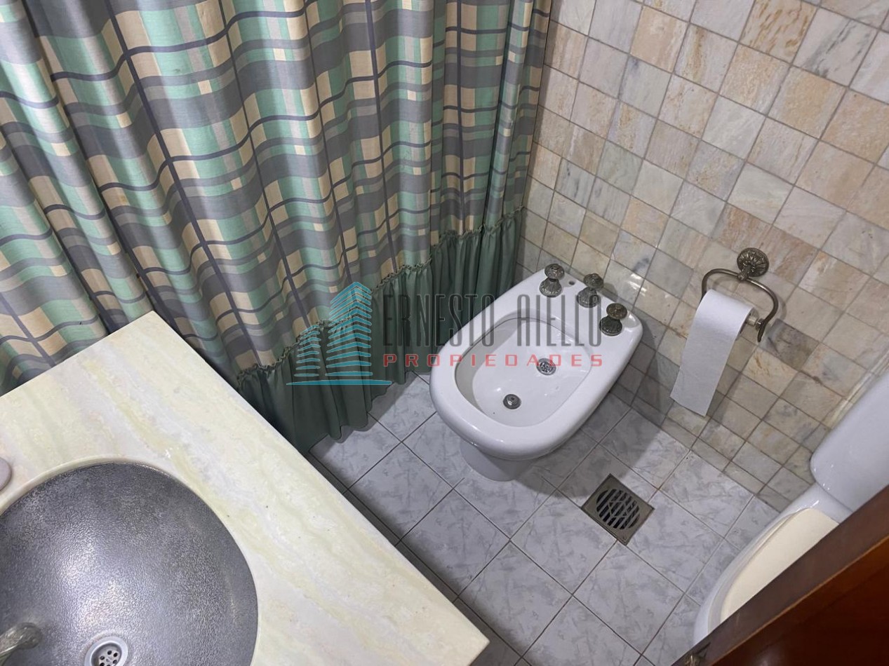 VENTA Casa con Estilo, Parque, Quincho y Depto. Independiente - Todo en una misma propiedad