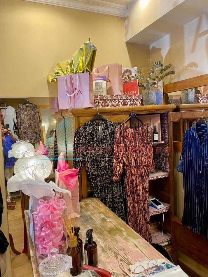 A. VENTA FONDO DE COMERCIO ROPA FEMENINA- EXCELENTE UBICACION BERNAL