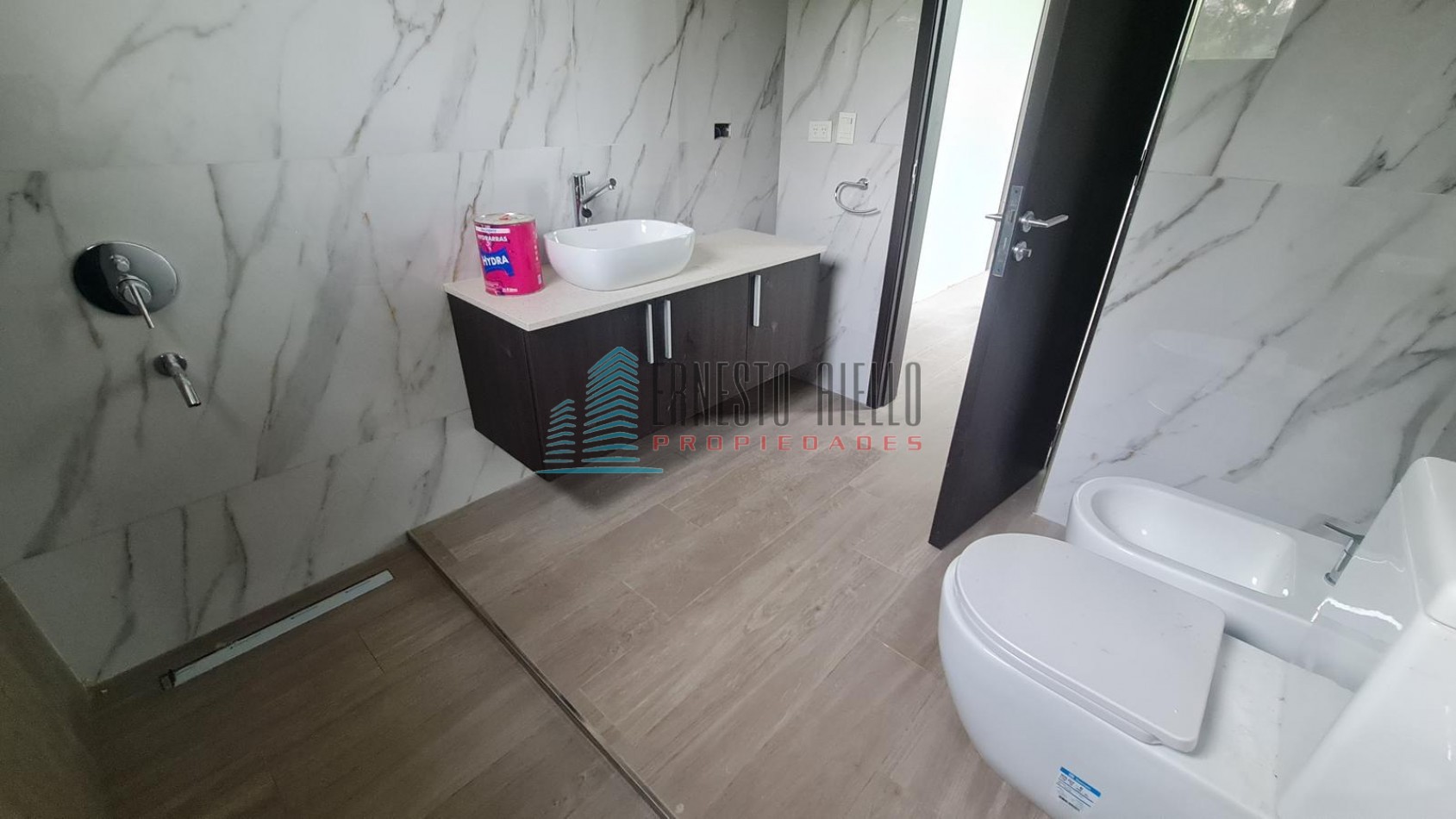 A. Casa en Venta 4 Ambientes Greenville con Piscina