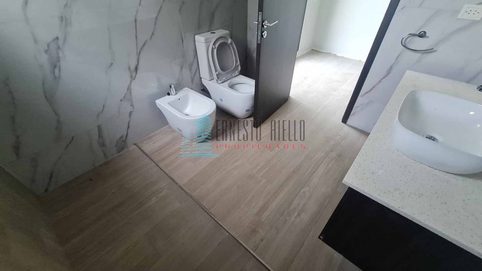 A. Casa en Venta 4 Ambientes Greenville con Piscina