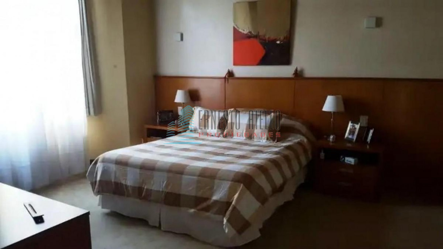 A. Casa en Venta Barrio Parque Bernal