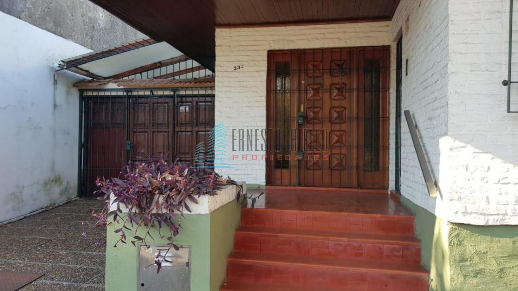 A. Venta Bernal Centro Importante Casa 5 ambientes 