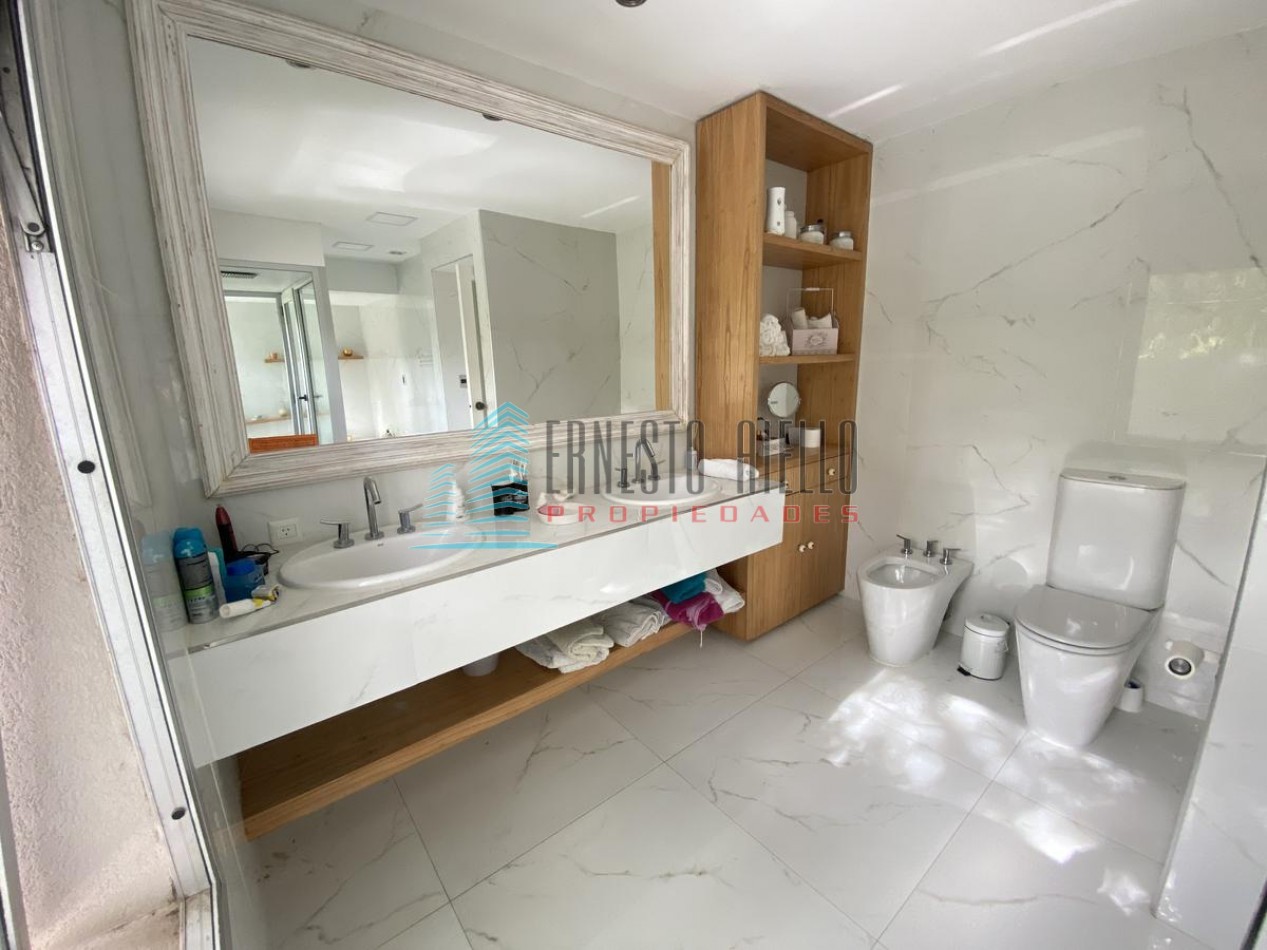 A. VENTA Espectacular CASA en Dos Plantas en Fincas de Iraola