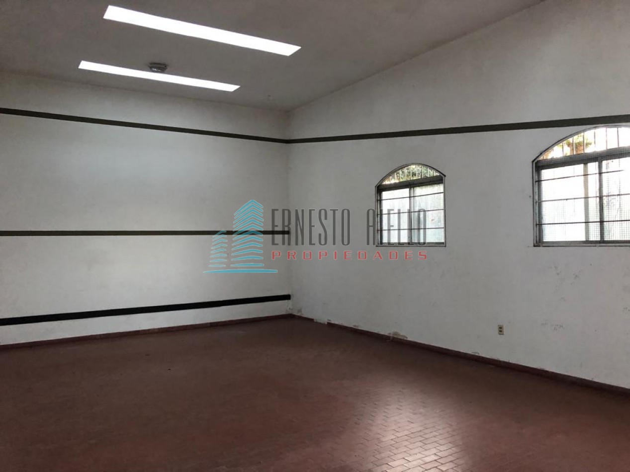 A VENTA Impecable Casa en en dos plantas con Piscina- Ranelagh