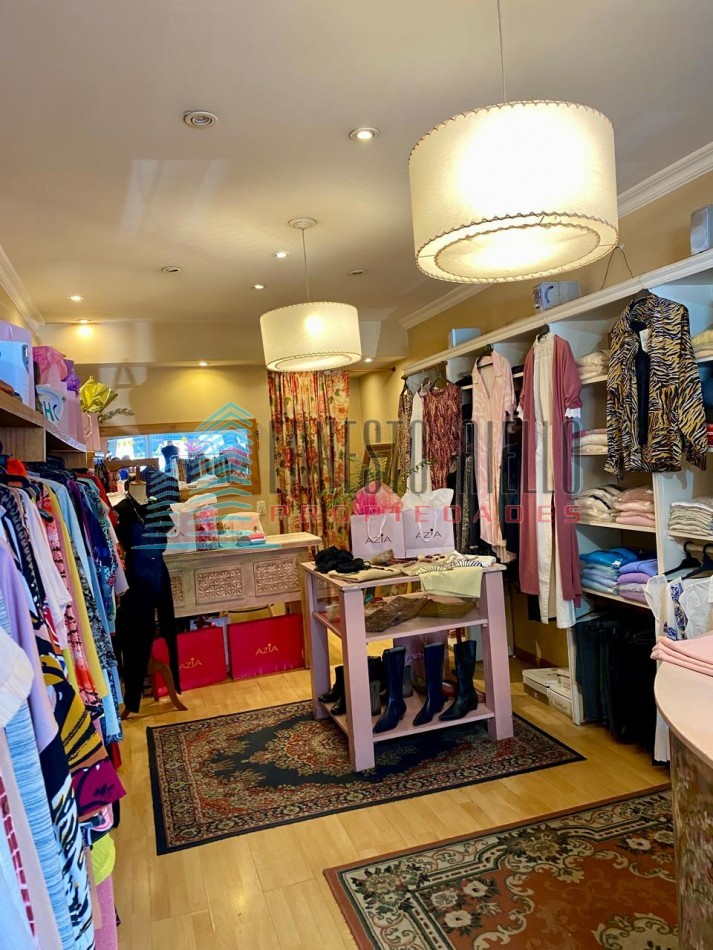 A. VENTA FONDO DE COMERCIO ROPA FEMENINA- EXCELENTE UBICACION BERNAL