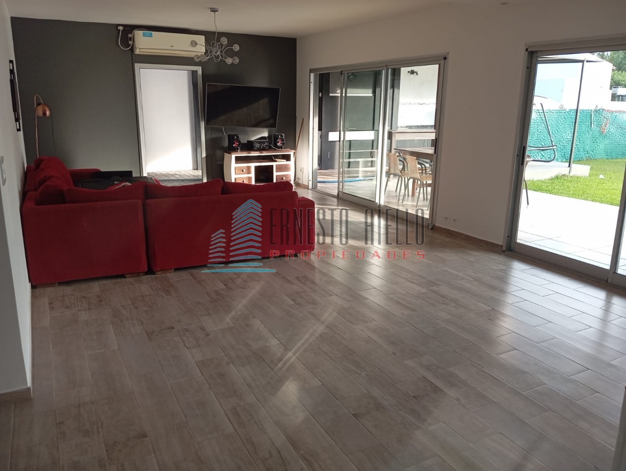 A. Venta Casa 4 Ambientes en El Pato con Piscina