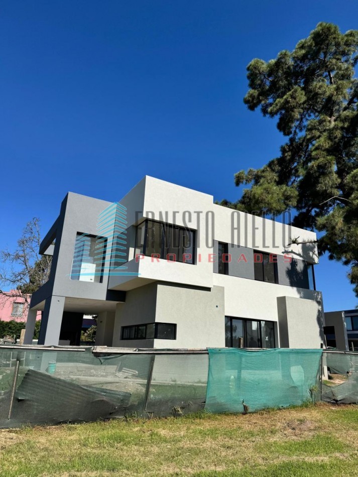 A. Espectacular Casa en Venta con Piscina - Greenville Polo & Resort